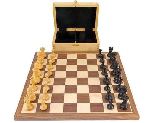 Ensemble "Fierce Knight Black" Echiquier en Bois de Noyer et d'Erable, Jeu d'Echecs en Bois de Buis & Coffret de Rangement en Bois de Bouleau